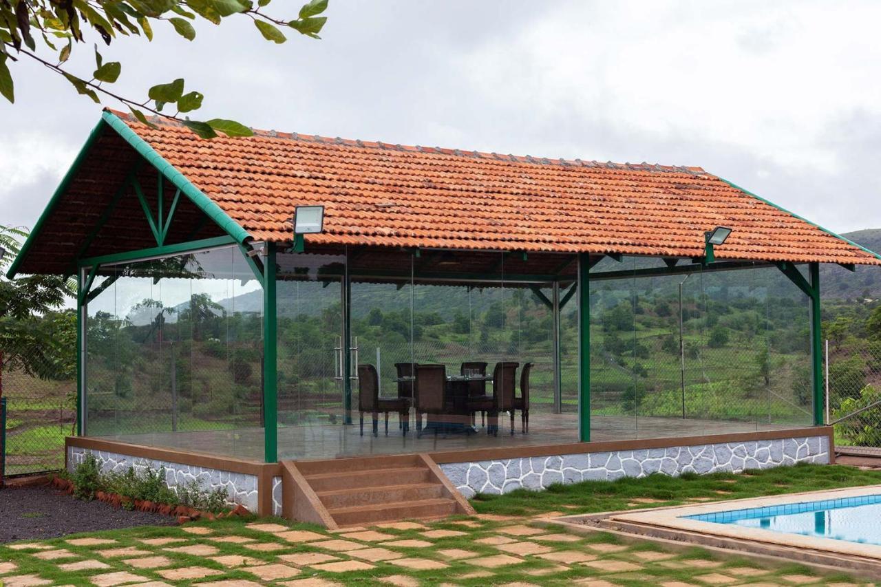 Stayvista'S Ficus Farms - Mountain-View Haven With Rustic Artsy Interiors, Outdoor Pool, Glasshouse, Home Theatre & Karaoke Delight Игатпури Экстерьер фото
